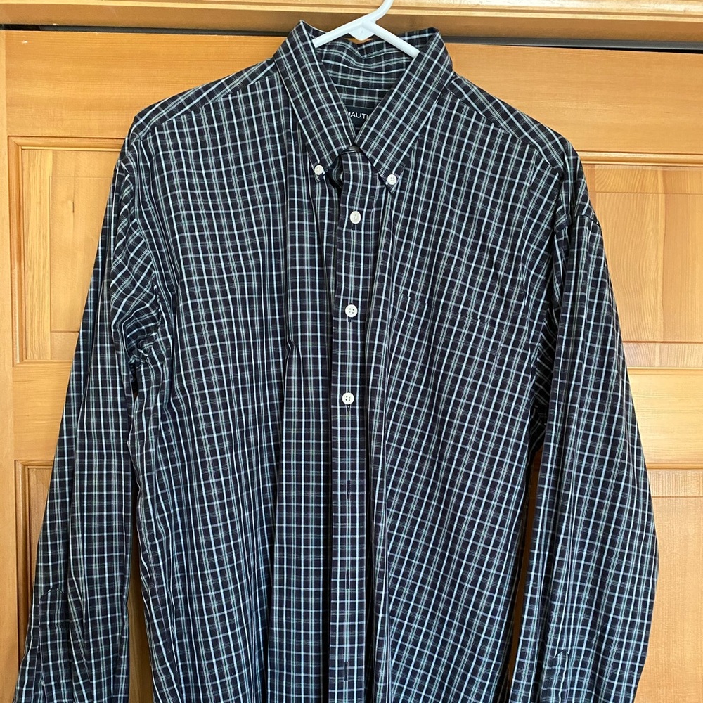 Nautica Men’s Dress Shirt in Like New Condition